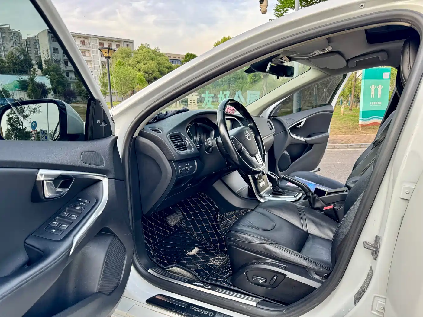 Volvo V40 2014 2014 2.0T Zhiya Edition