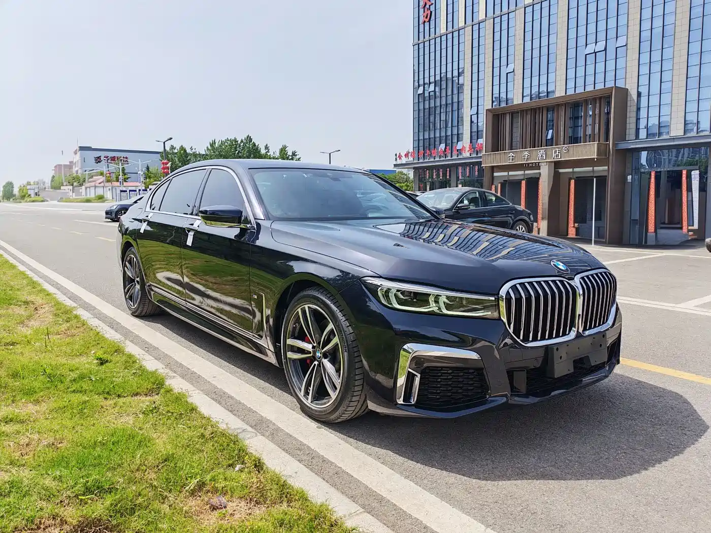 BMW 7 Series 2021 Model 730Li M Sport Package фото 3