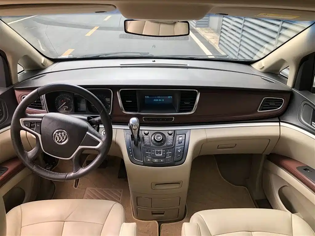 Buick GL8 2015 2.4L Luxury Business Exclusive Edition фото 6