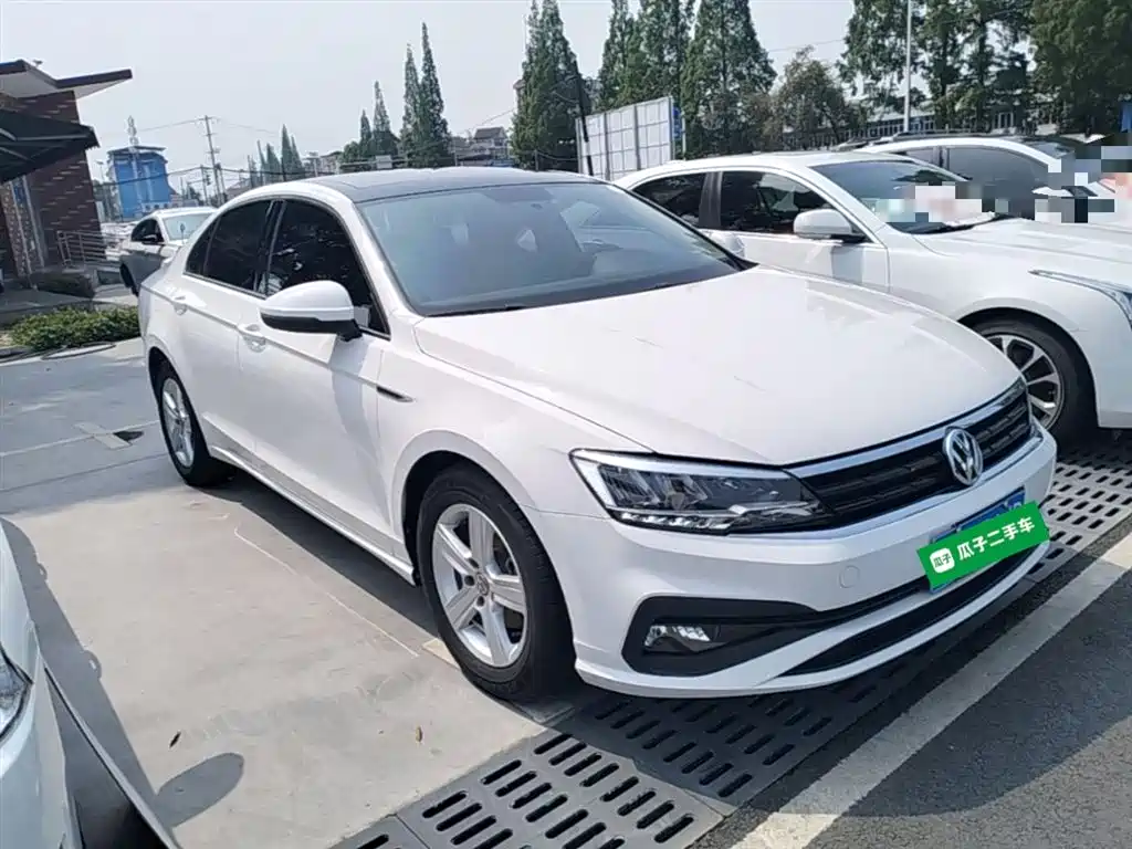 VOLKSWAGEN LINGDU