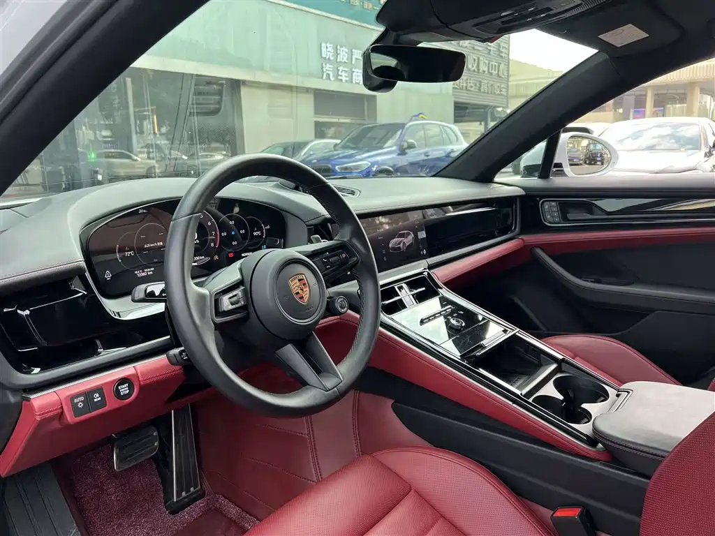 PORSCHE PANAMERA