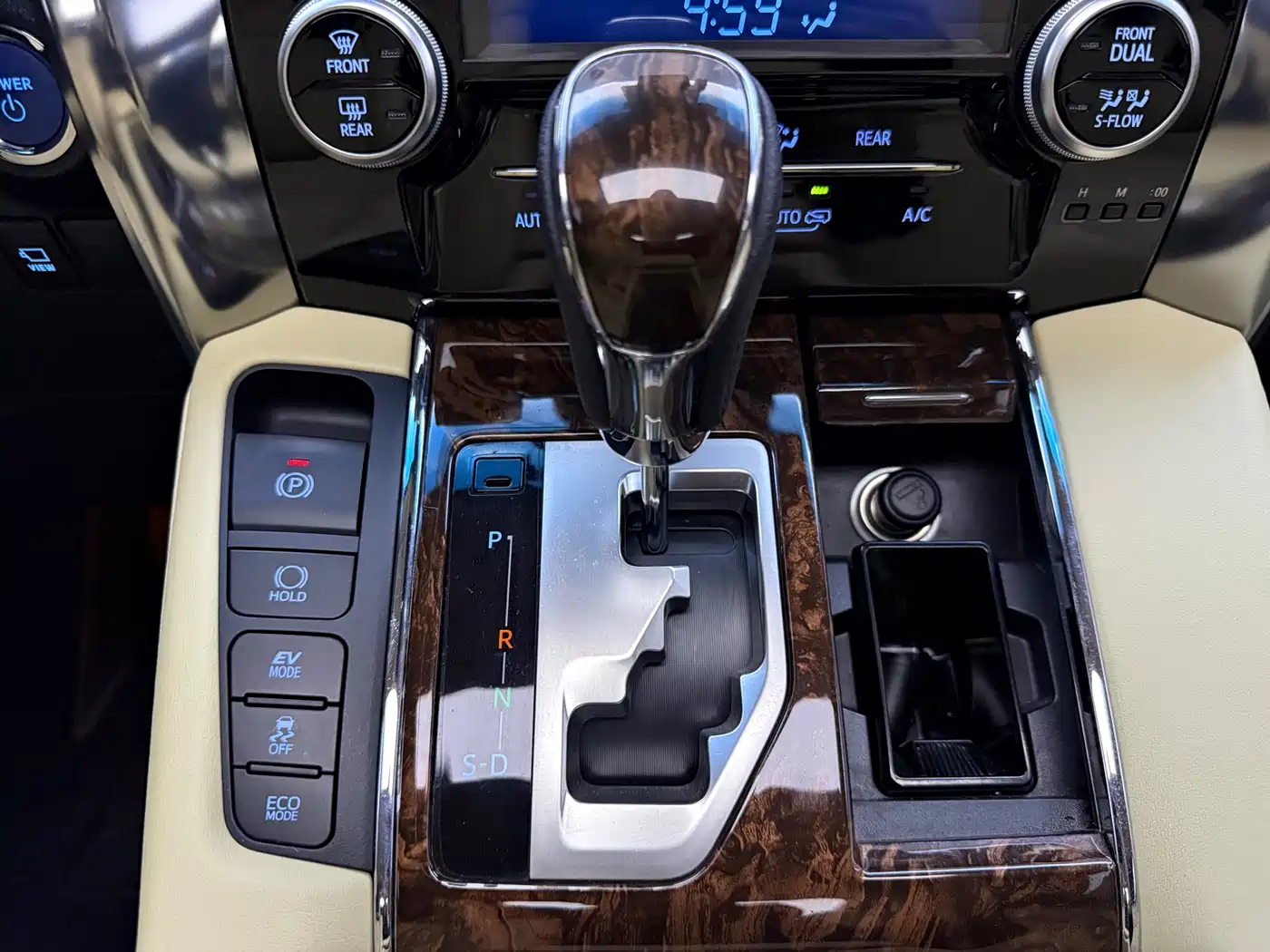 Toyota Alphard 2021 Hybrid 2.5L Luxury фото 11