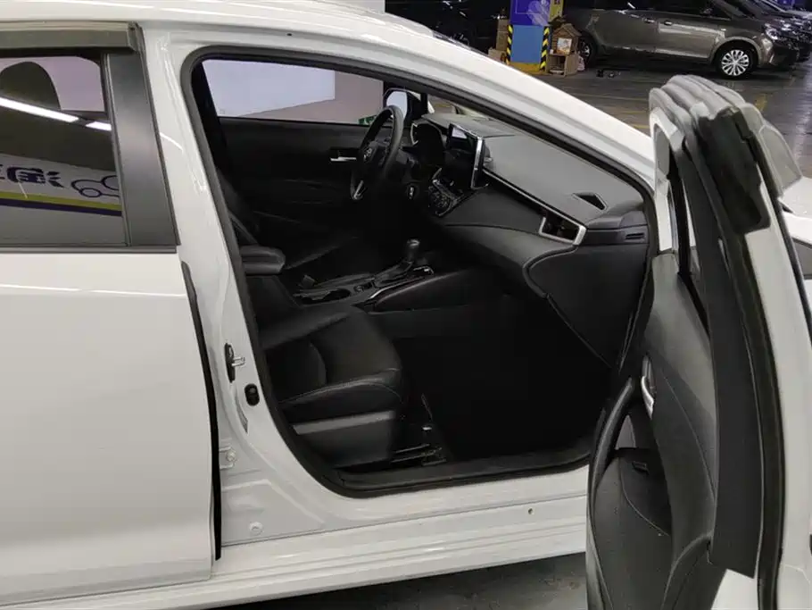 Toyota Corolla 2019 1.2T S-CVT GL Pioneer Edition фото 8