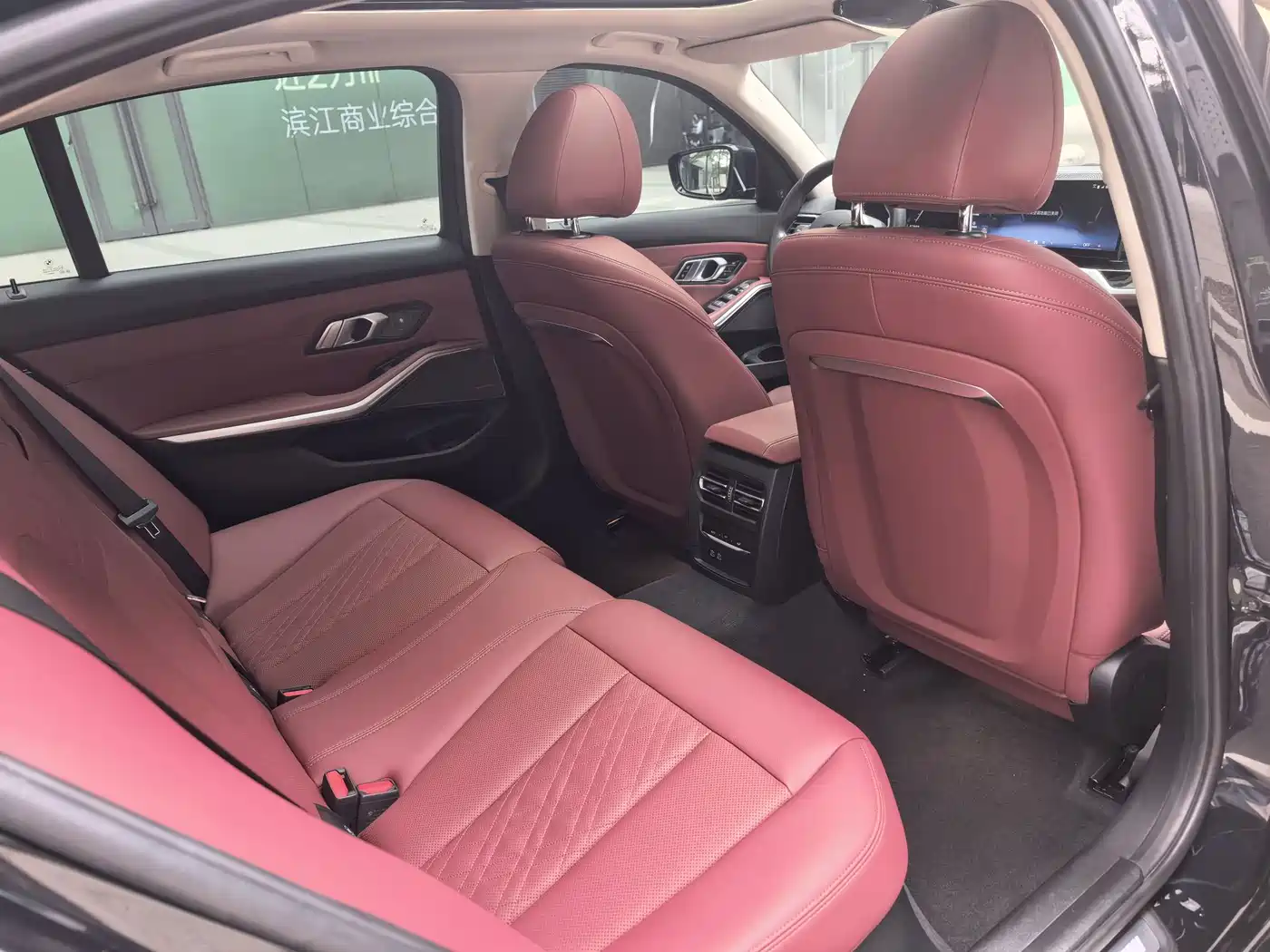 BMW 3 Series 2023 325Li M Sport Black Night Package фото 12