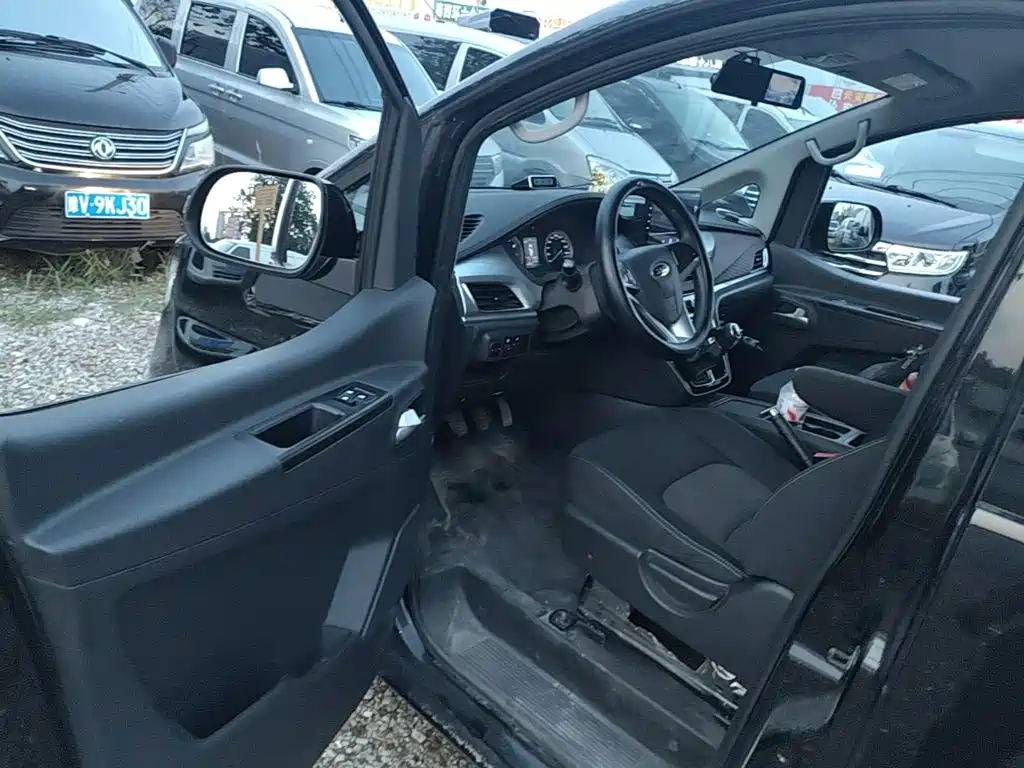 JAC Refine M3 2025 2025 PLUS 1.8L Manual Comfort 9-seater