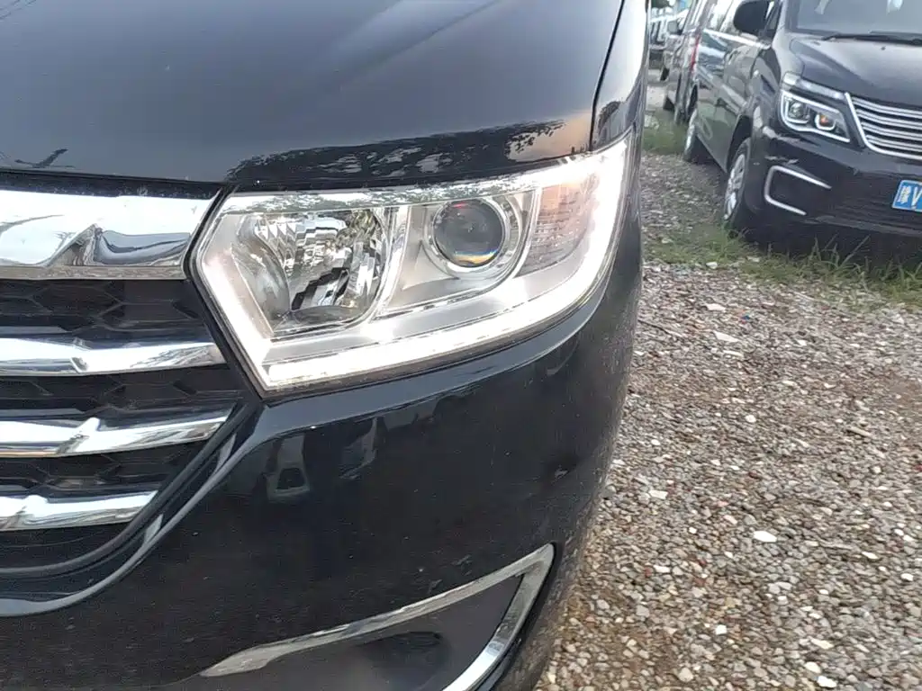 JAC Refine M3 2025 2025 PLUS 1.8L Manual Comfort 9-seater