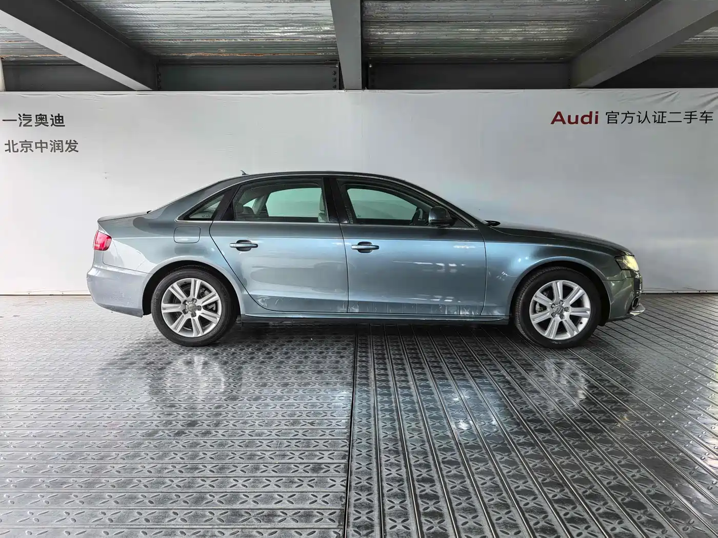 Audi A4L 2011 2.0 TFSI Comfort фото 3
