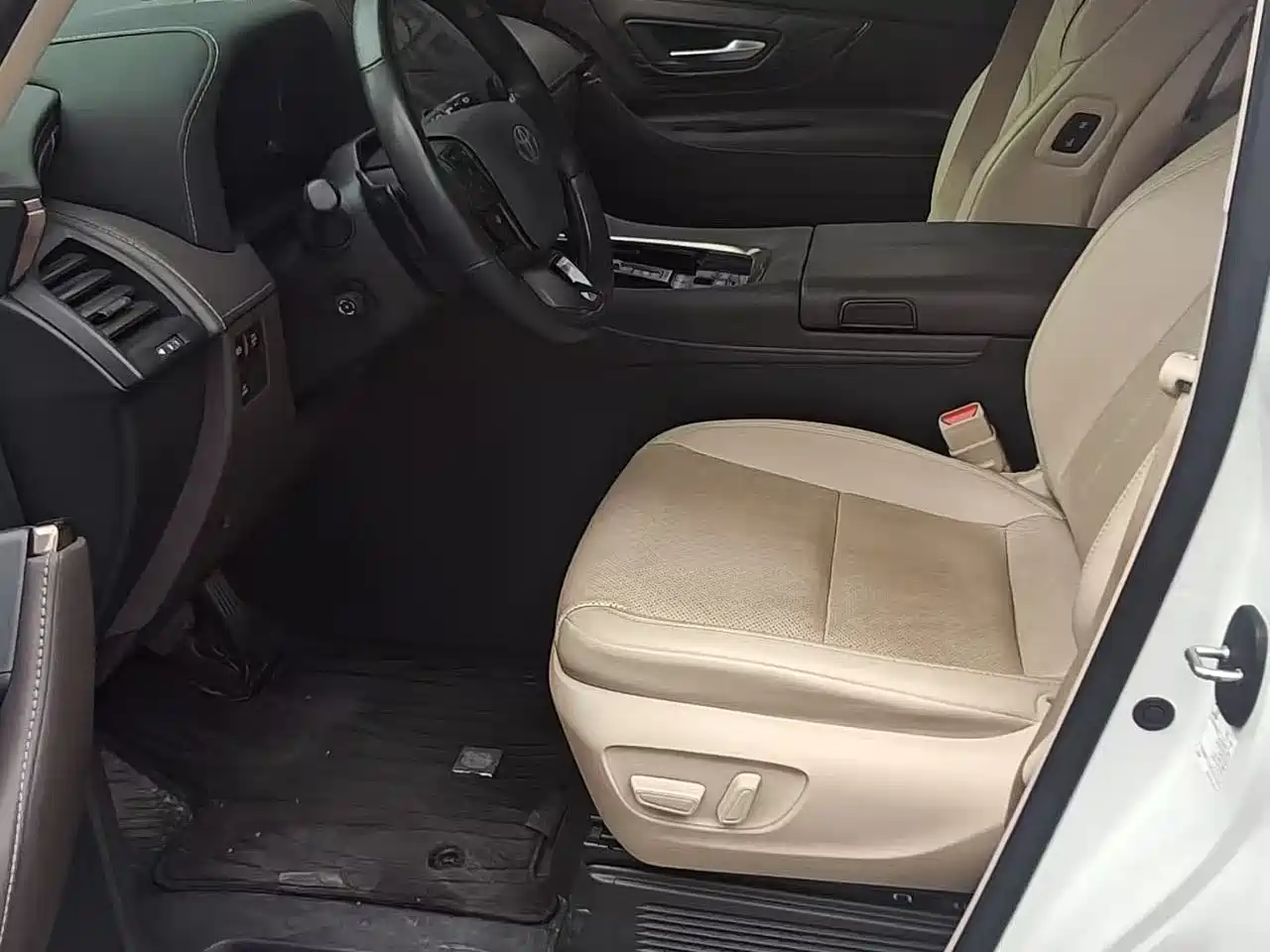 Toyota Alphard 2024 Hybrid 2.5L Ultimate Enjoyment Edition фото 12