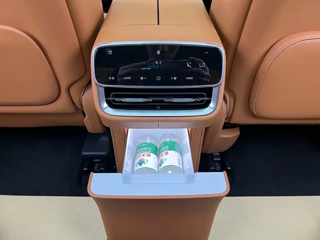Aito AITO M8 2026 2025 Range Extender Max+ Edition 53.4kWh 5-seater