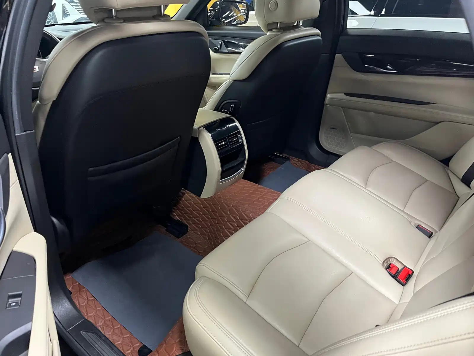 Фото 9 - Cadillac CT6
