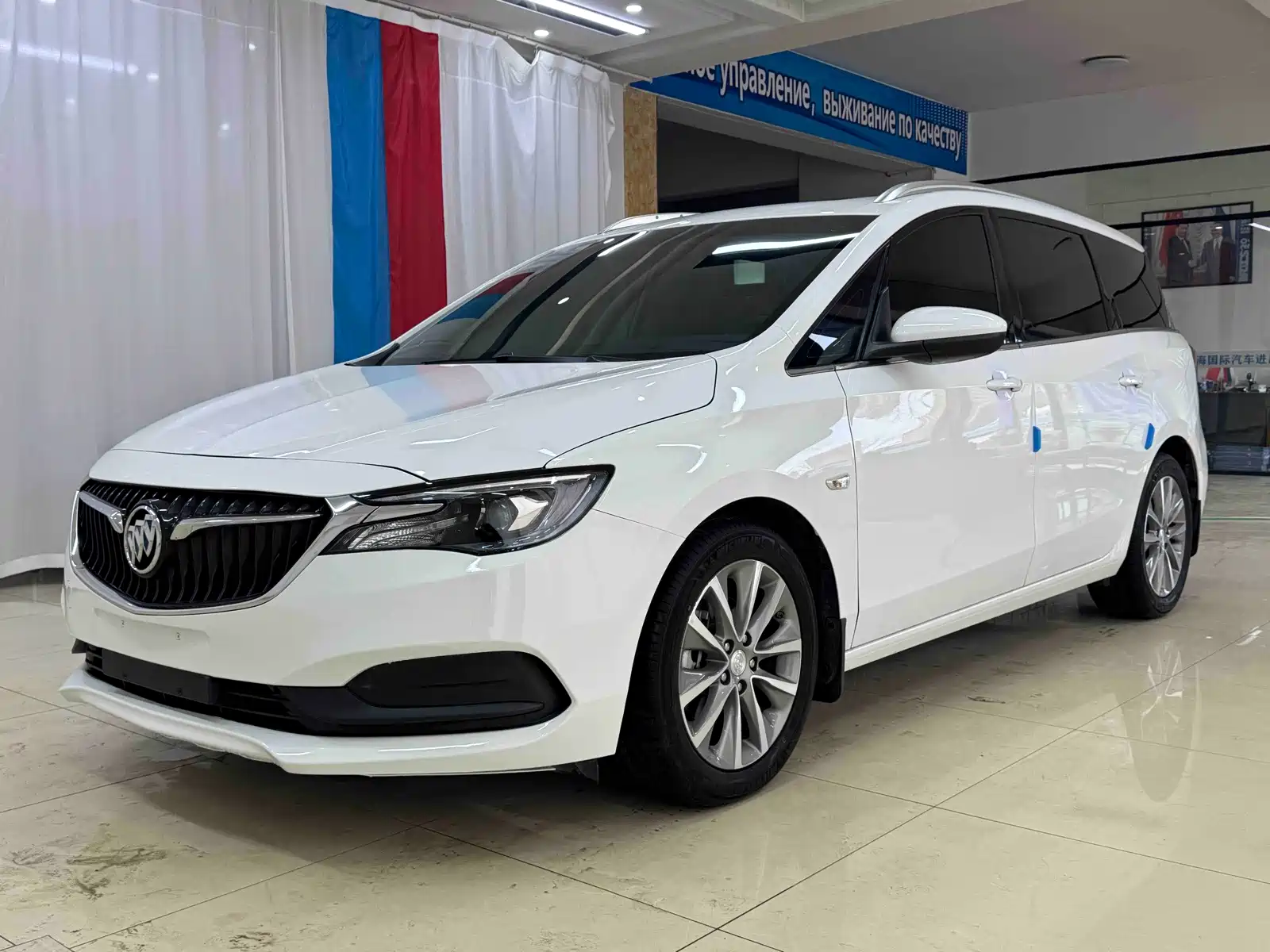 Фото 1 - Buick GL6