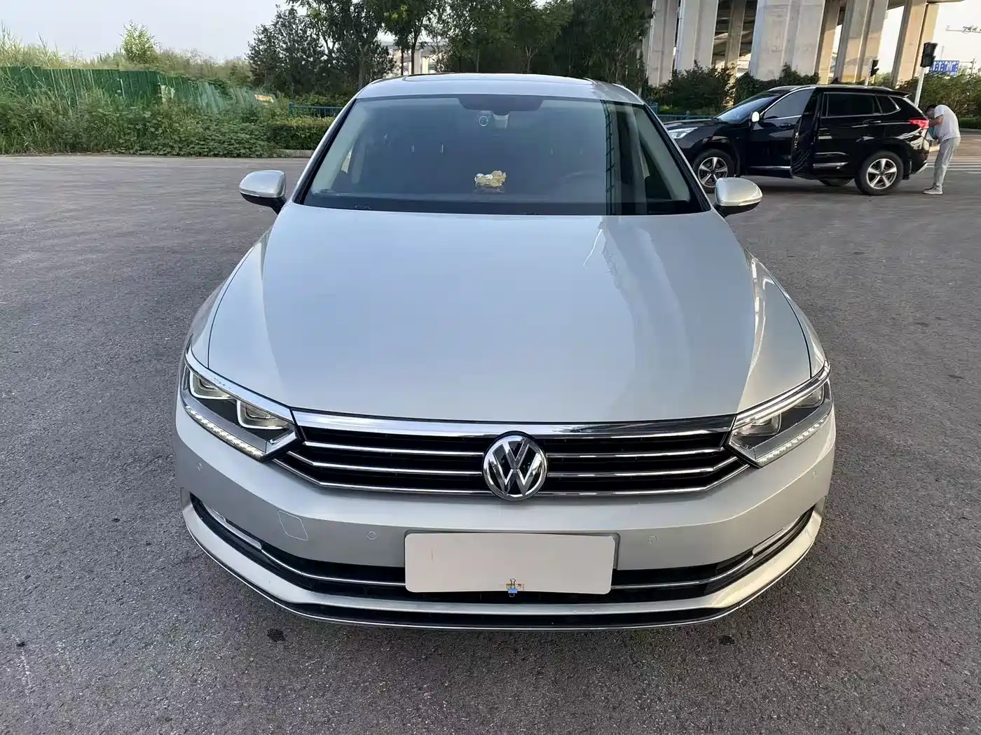 Photo 2 - Volkswagen Magotan