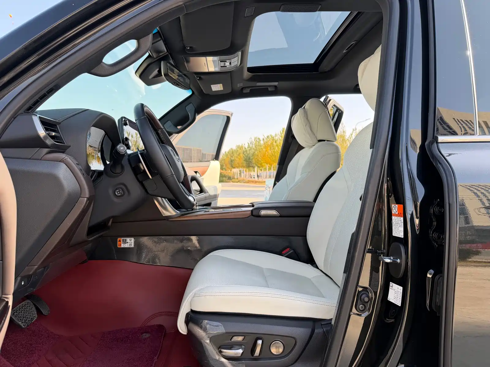 Фото 9 - Lexus LX
