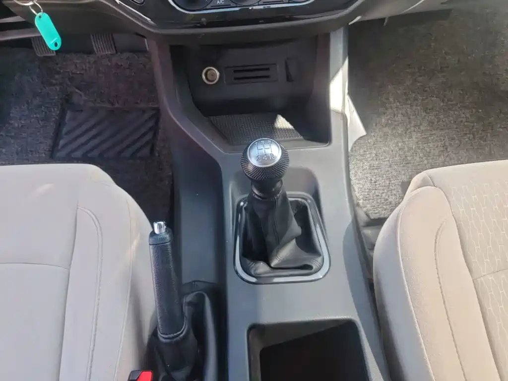 Dongfeng Fengxing Lingzhi 2025 2023 M5L 1.6L Basic 7-seater