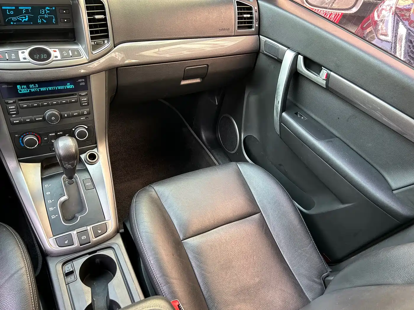 Chevrolet Captiva (Import) 2011 2.4 AT 7-Seater Luxury Edition фото 12