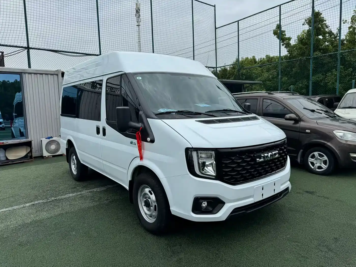 Jiangling JMC Fushun 2025 2025 Model 2.0T 6MT Diesel Short Wheelbase Medium Roof Commercial MPV 5/6 Seats