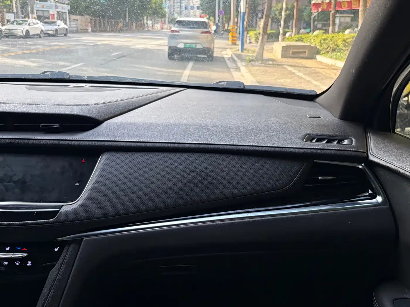 Фото 25 - Cadillac XT6