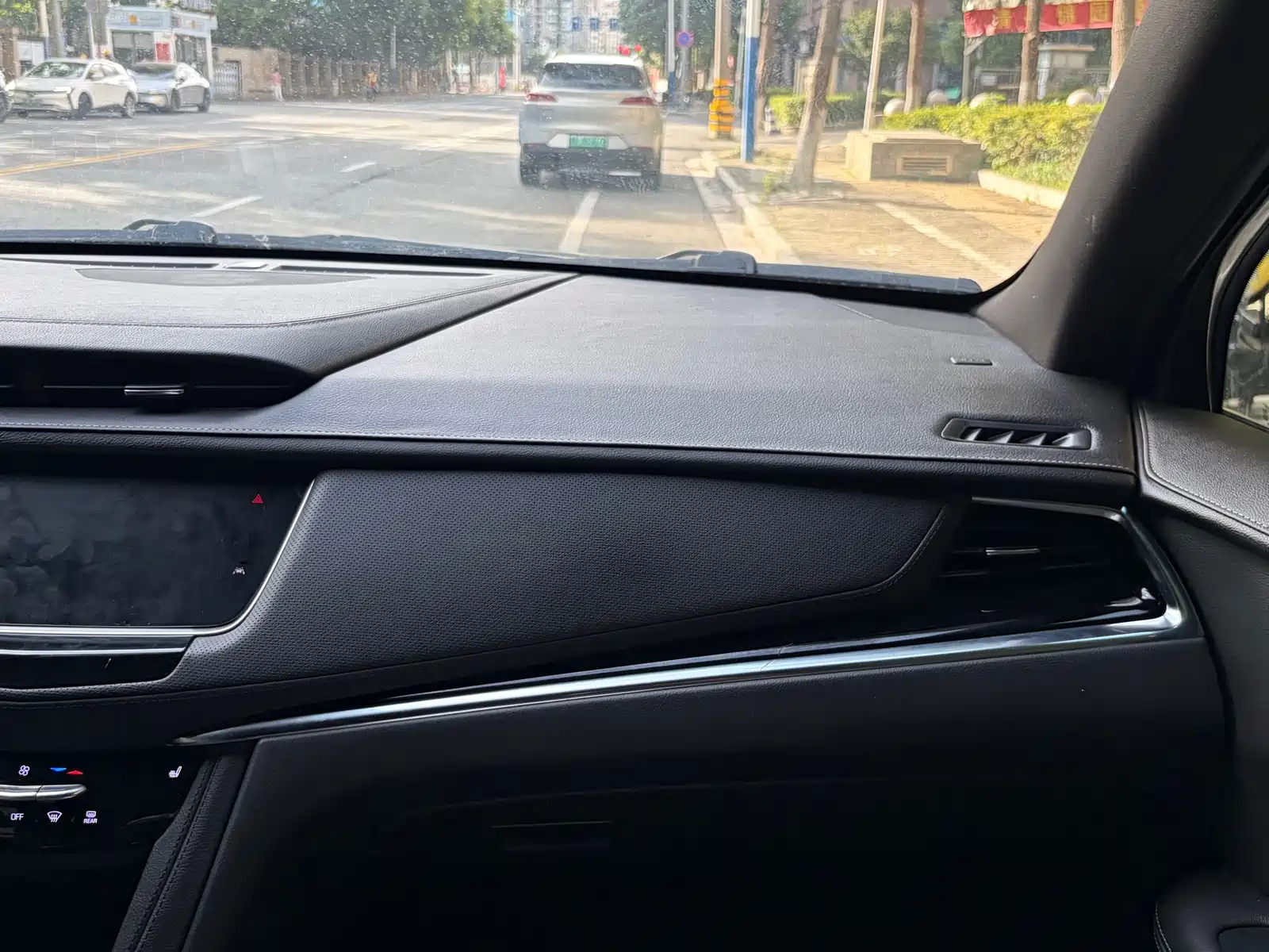 Photo 25 - Cadillac XT6