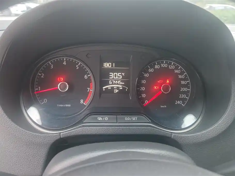 Volkswagen Polo 2014 1.4L Manual Trend Edition фото 14