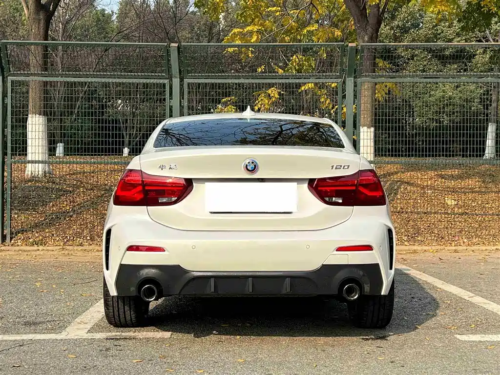 BMW 1-SERIES