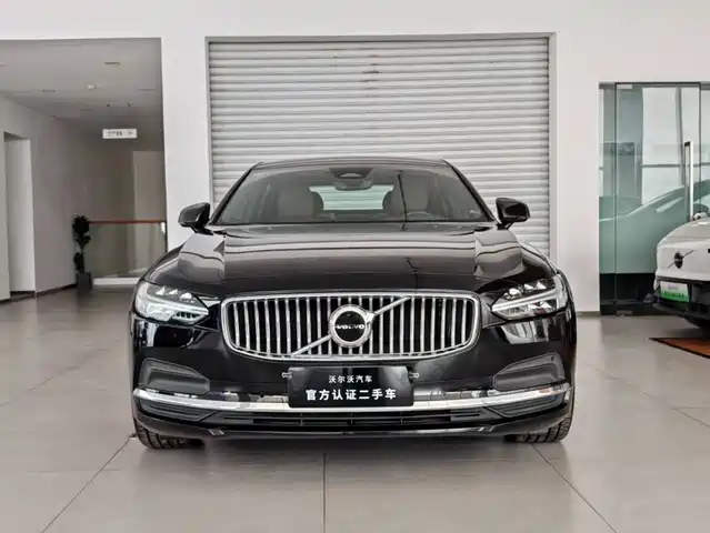 Volvo S90 2024 B5 Momentum Luxury Edition — фото 2