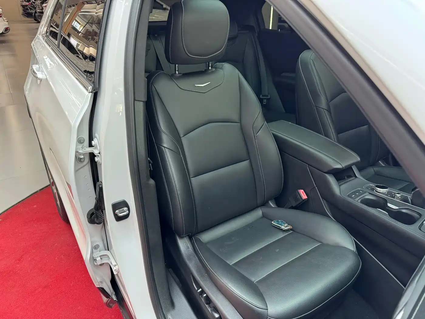 Cadillac XT4 2020 28T FWD Leading Trim фото 35