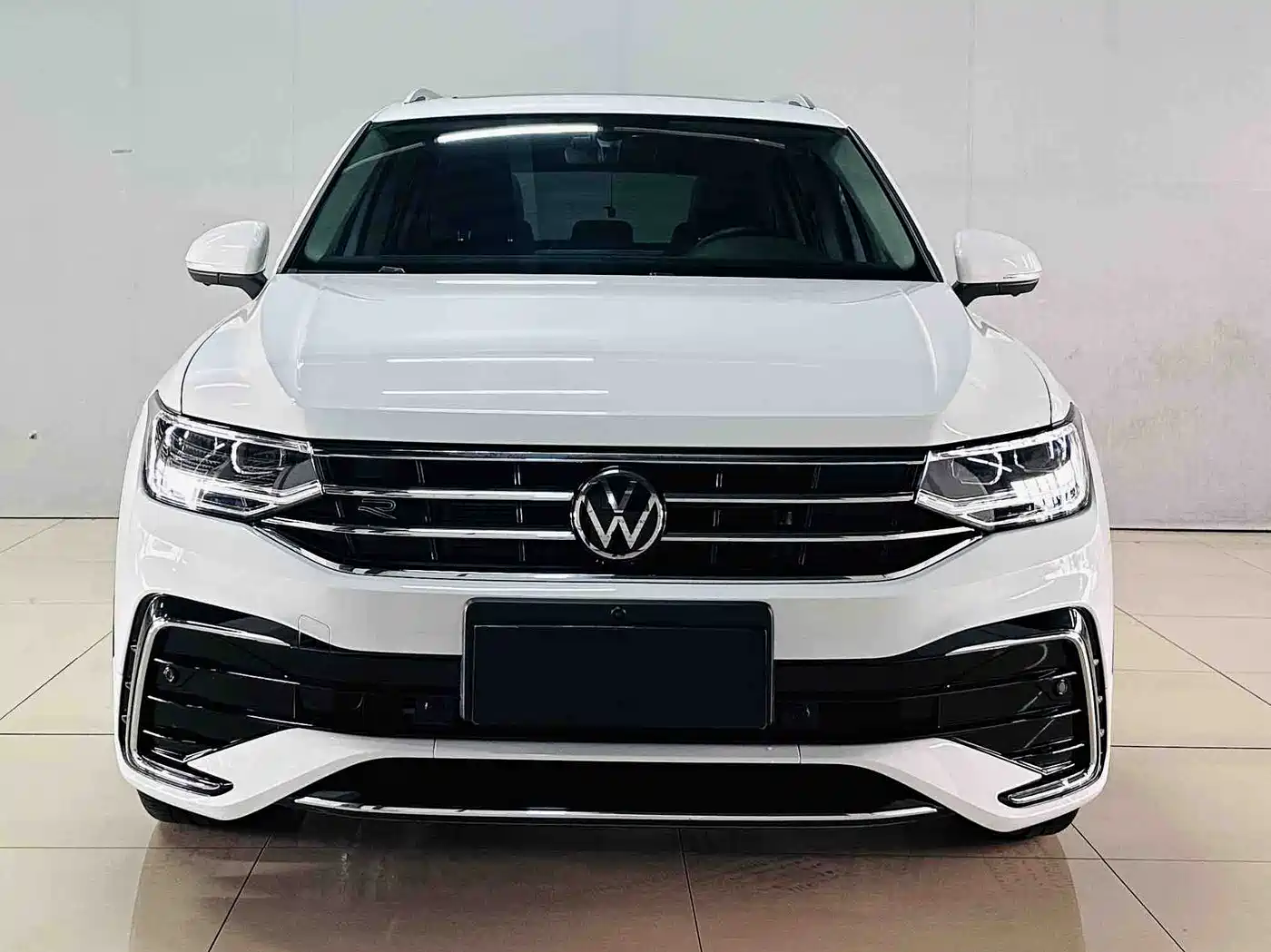 Volkswagen Tiguan L 2024 330TSI Automatic 2WD R-Line Premium Enjoyment Edition фото 2