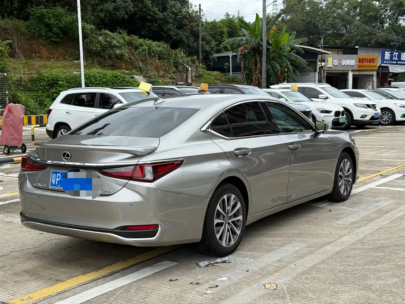Lexus ES 2022 300h Excellence Edition фото 9