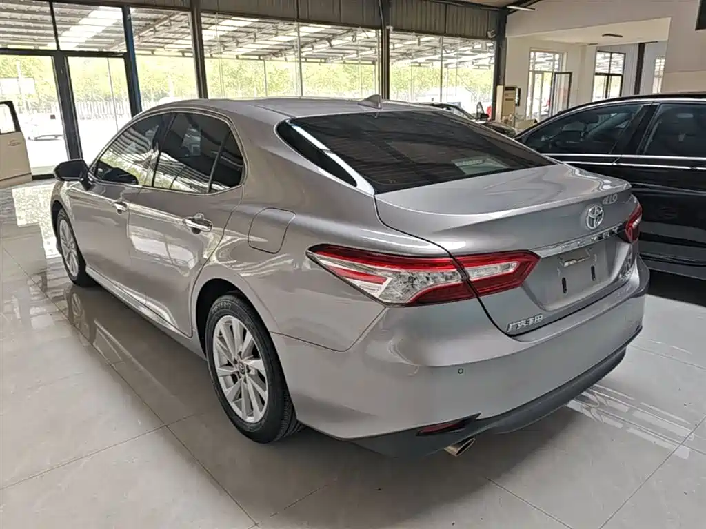 Фото 5 - Toyota Camry