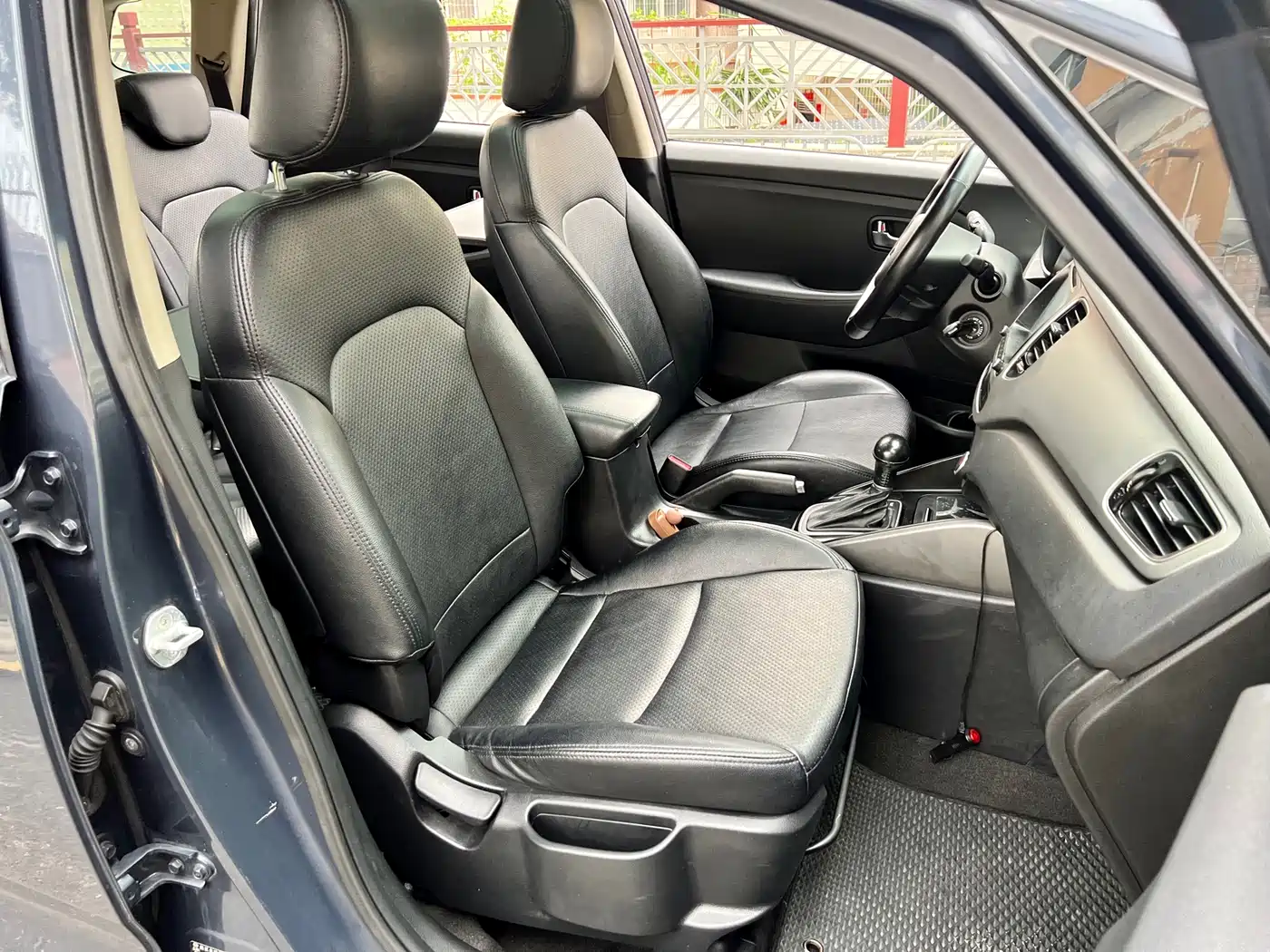 Kia Carens 2013 2.0L 7-Seat Auto Standard China IV фото 12