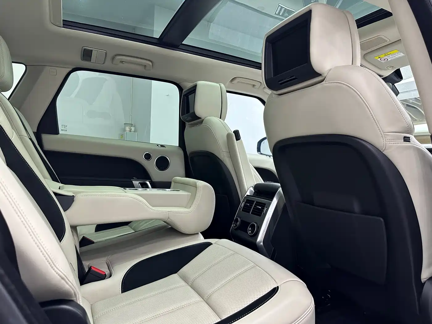 Photo 15 - Land Rover Range Rover Sport
