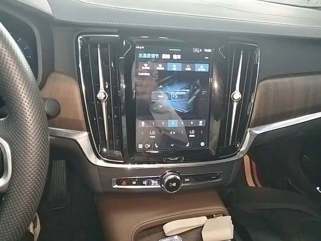 Фото 13 - Volvo S90