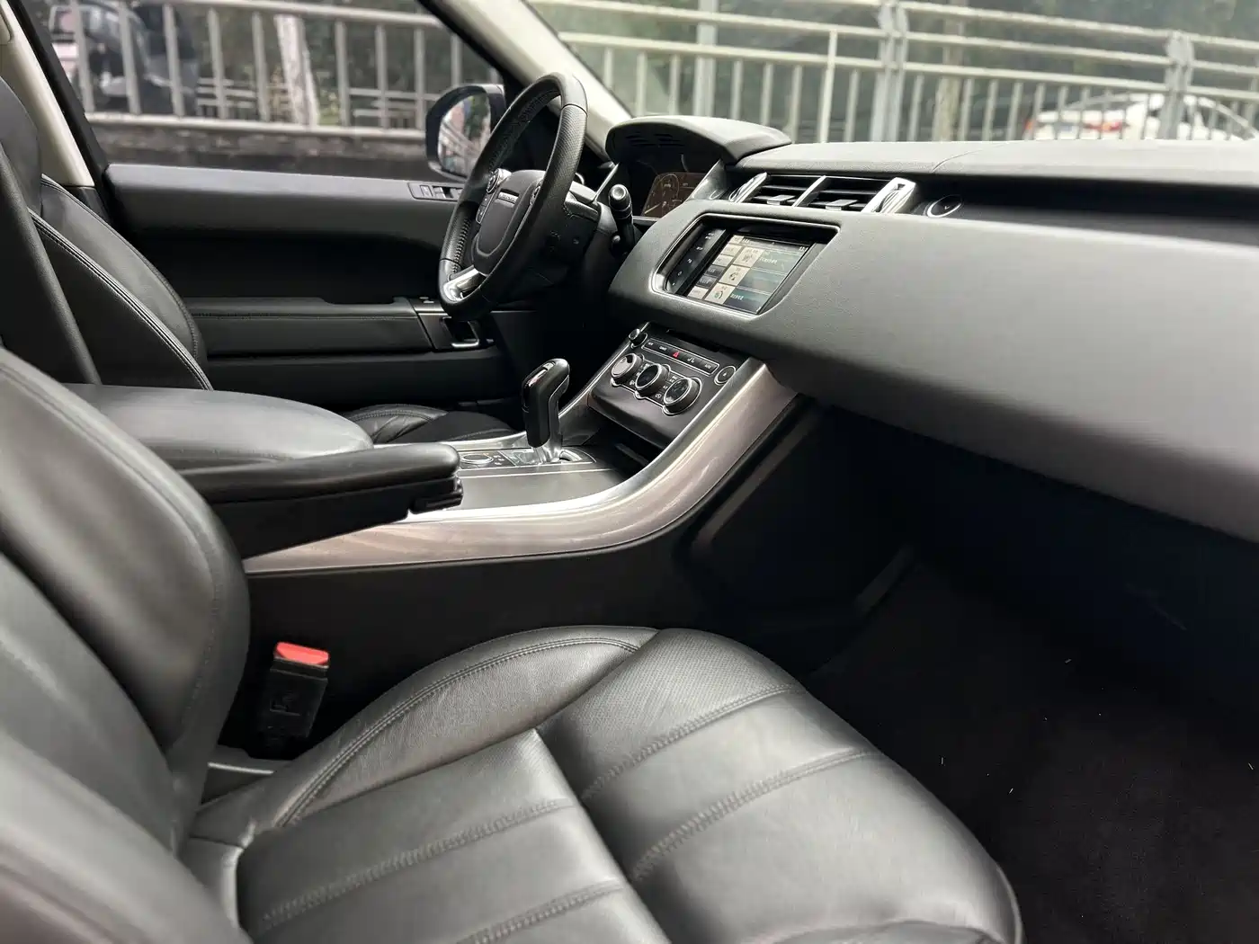 Land Rover Range Rover Sport 2016 Model 3.0 SC V6 SE фото 15