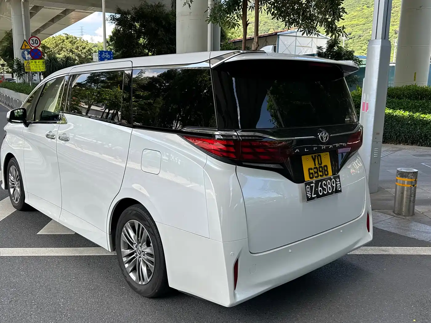 Toyota Alphard 2026 2025 Hybrid 2.5L Ultimate Gold Edition