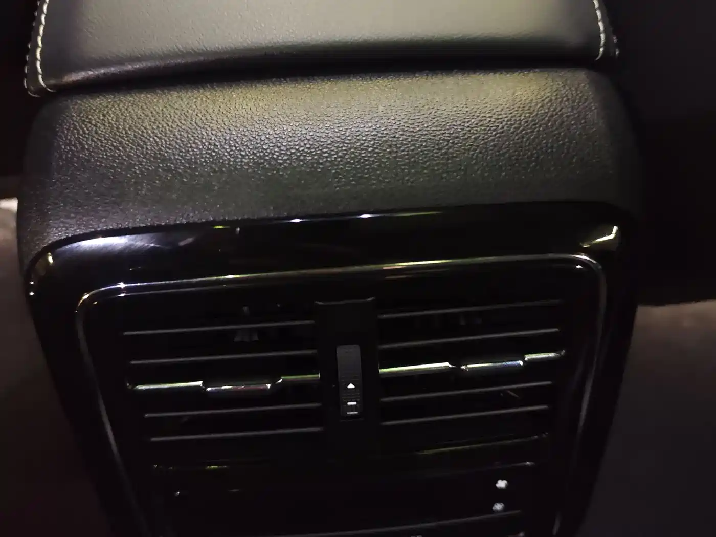 Volkswagen Passat 2023 Facelift 330TSI Luxury Edition фото 13