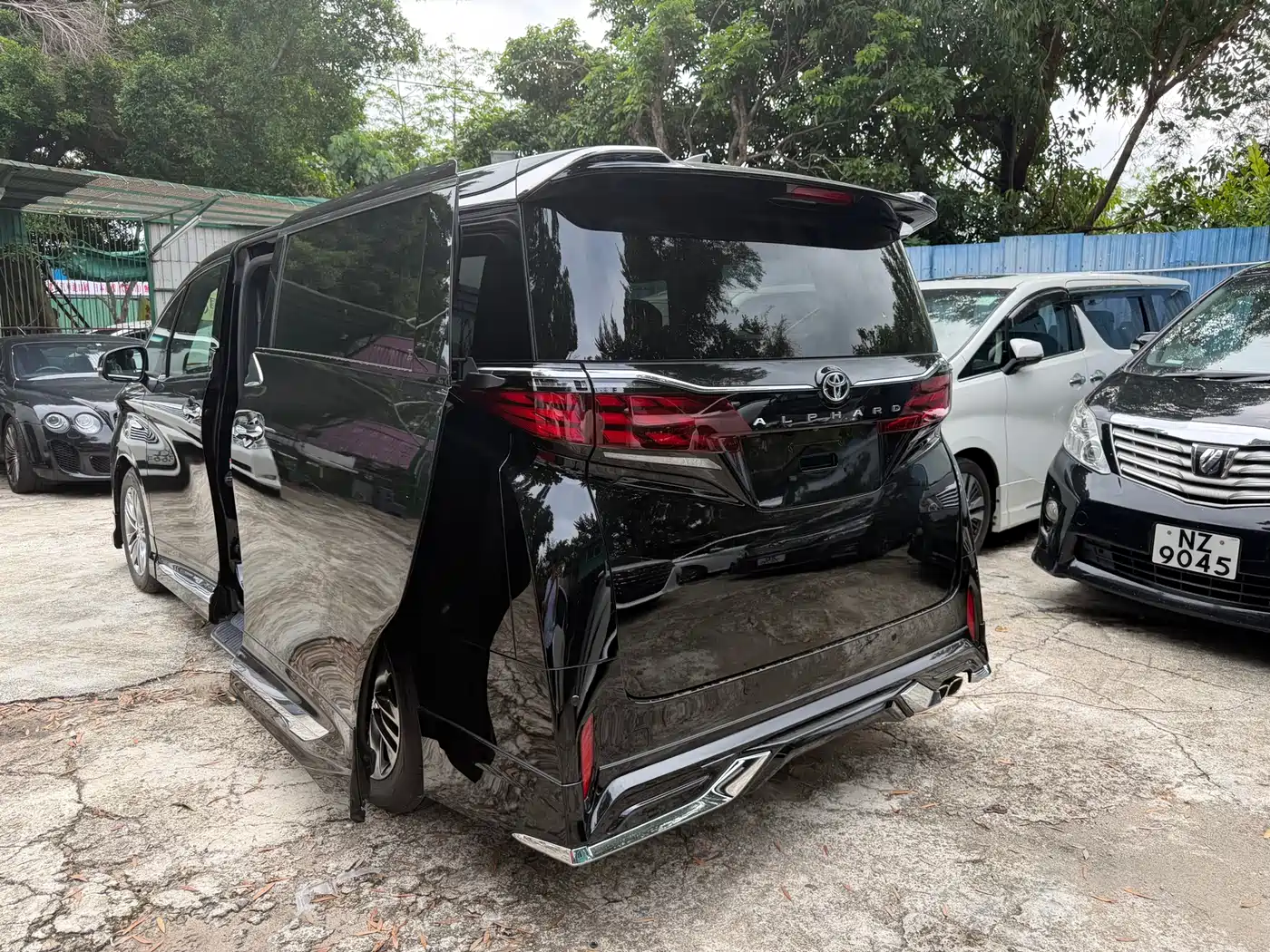 Toyota Alphard 2025 Hybrid 2.5L Prestige Gold Edition фото 6