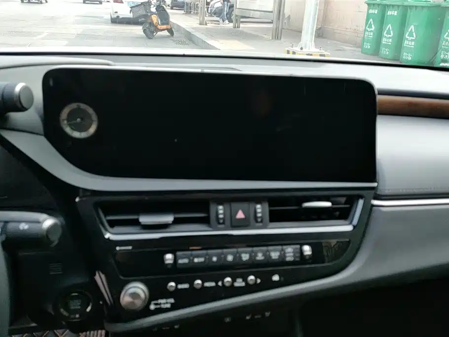 Lexus ES 2024 200 Premium Edition фото 13
