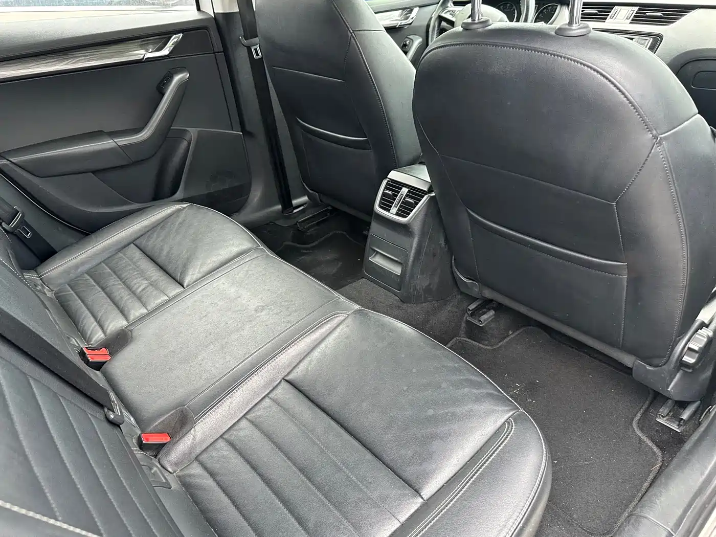 Škoda Octavia 2017 1.6L Automatic Smart Edition фото 10