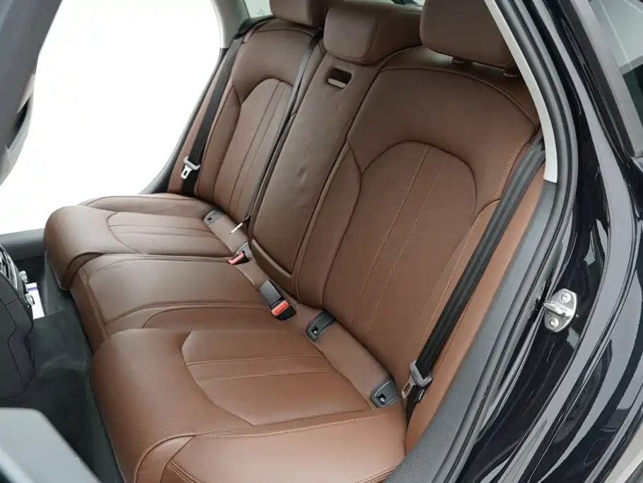 Фото 10 - Audi A6L