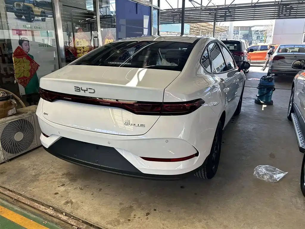 BYD Qin PLUS 2026 DM-i 128KM Progressive фото 3