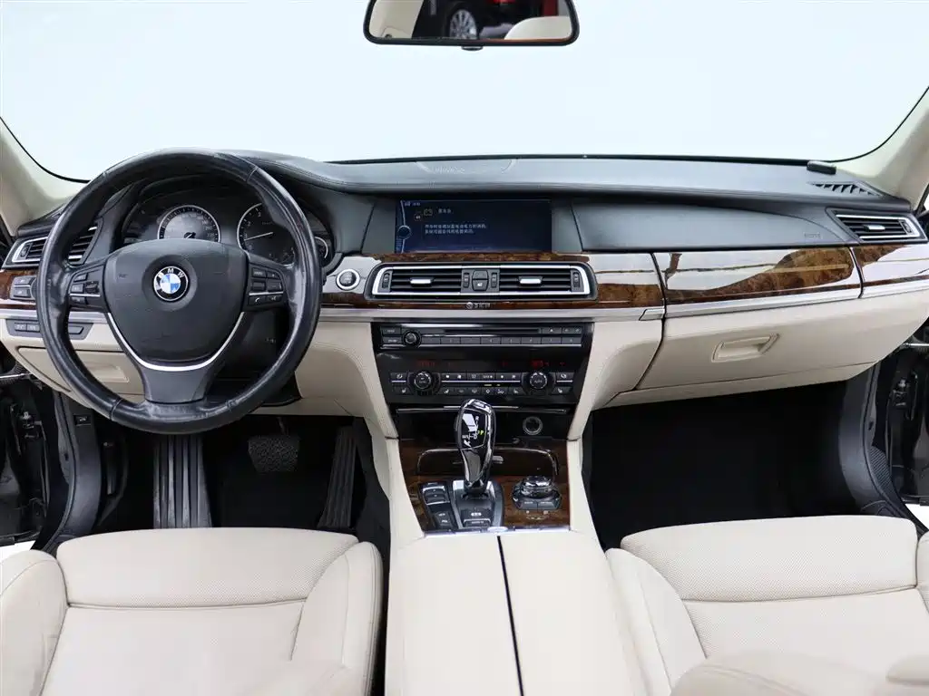 BMW 7 Series 2010 760Li фото 17