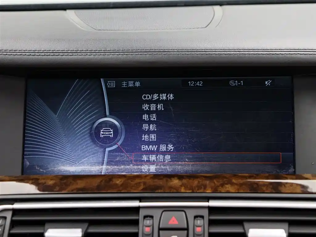 BMW 7 Series 2010 760Li фото 21