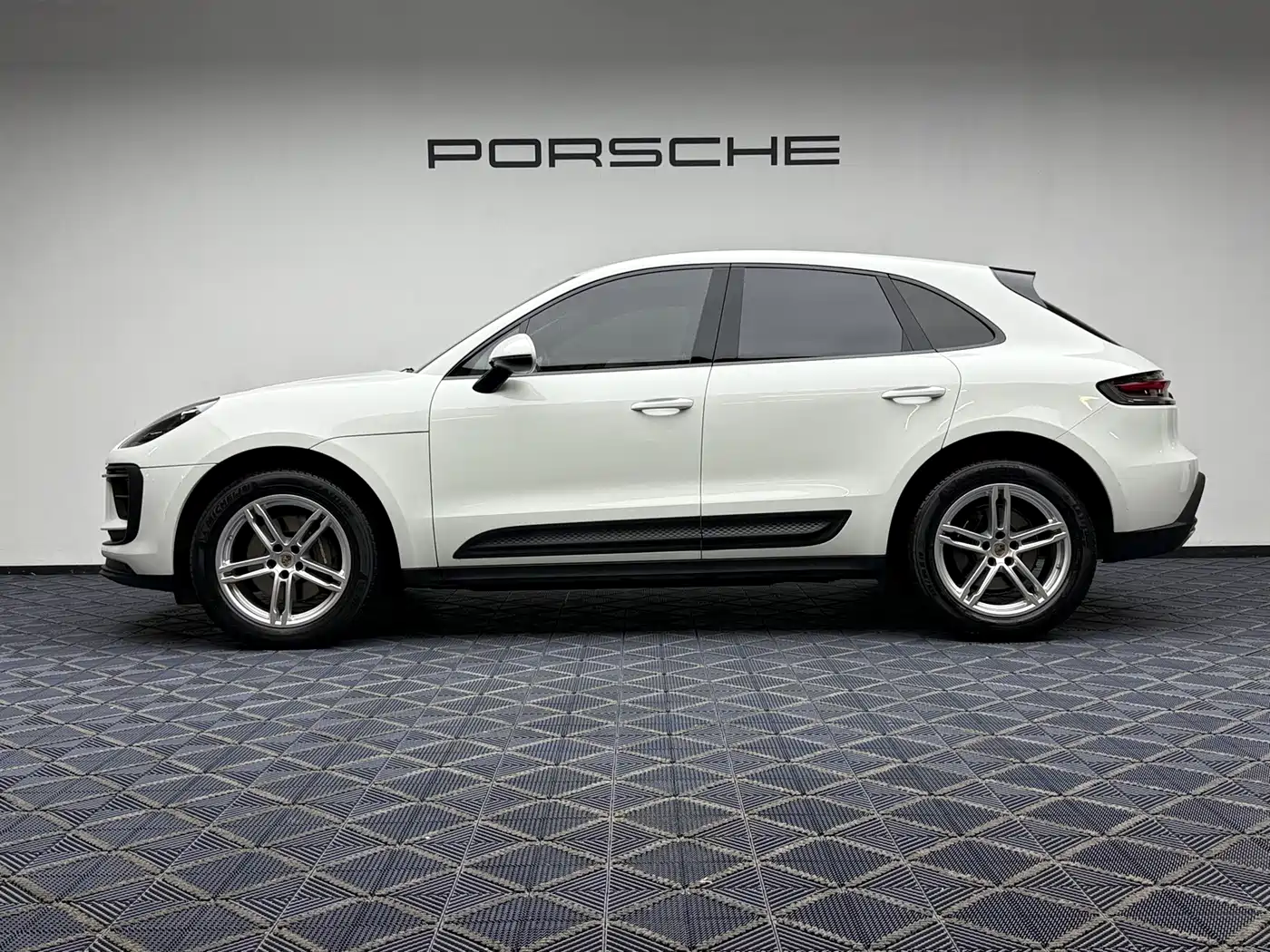 Porsche Macan 2023 Macan 2.0T фото 11