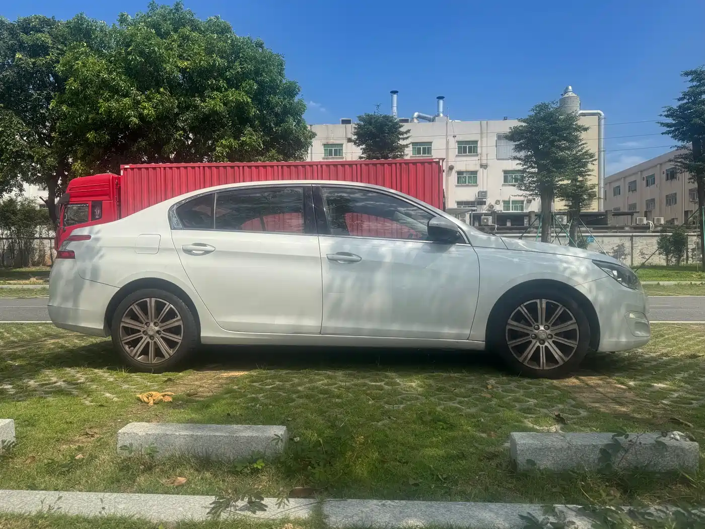 Peugeot 408 2014 1.8L Automatic Luxury Edition фото 5