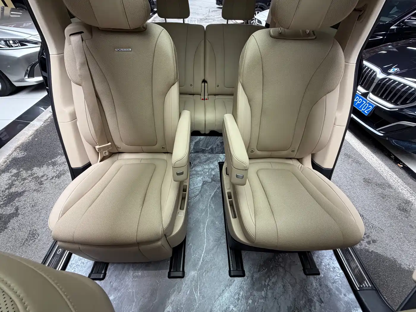 AITO Wenjie AITO M9 2024 Extended Range Ultra 42kWh 6-Seater фото 25
