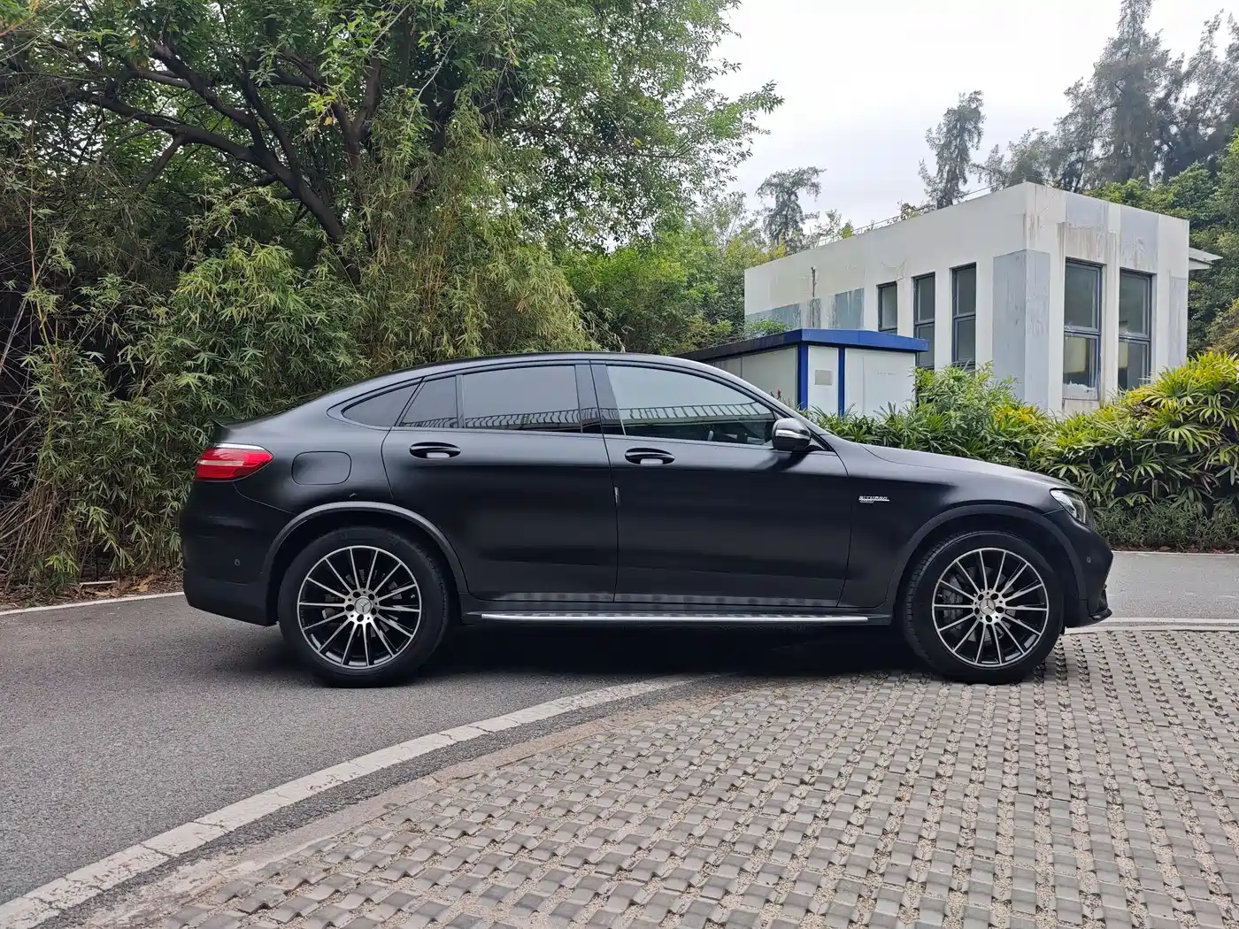 Mercedes-Benz GLC Coupe AMG 2017 AMG GLC 43 4MATIC Coupe SUV фото 4