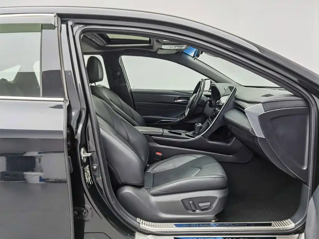 Фото 23 - Toyota Avalon