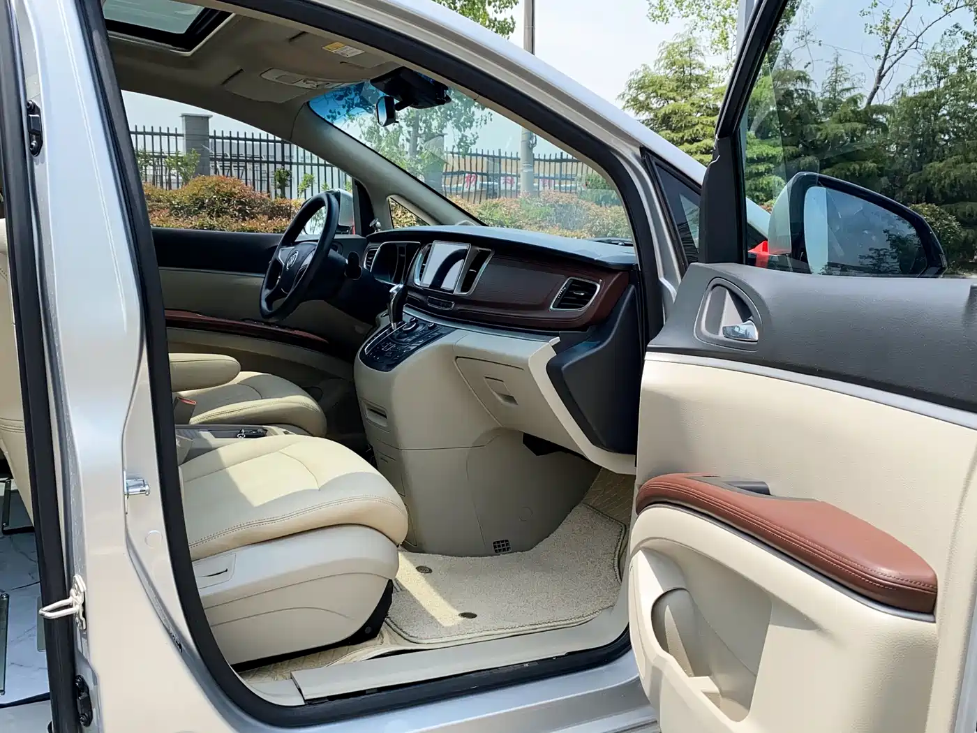 Buick GL8 2015 2.4L Luxury Business Exclusive Edition фото 25
