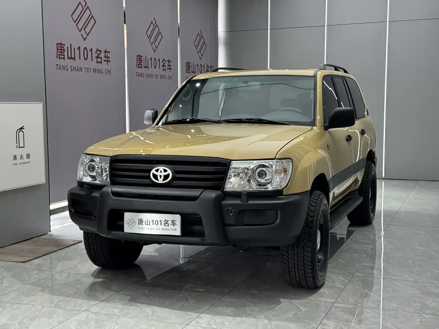 Toyota Land Cruiser 2005 Model 4.7L Automatic VX-R Luxury DVD Edition