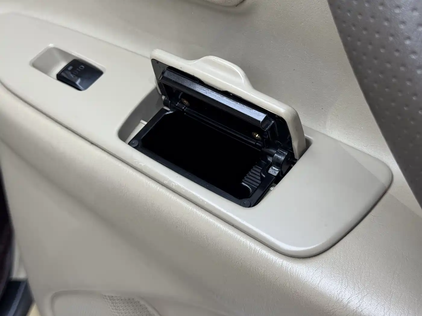 Toyota Land Cruiser 2005 Model 4.7L Automatic VX-R Luxury DVD Edition фото 19